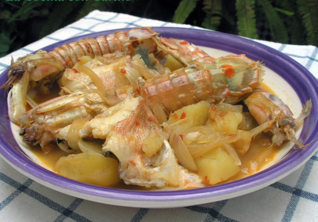 Pipirrana con caldero de gallineta, galeras y patatas